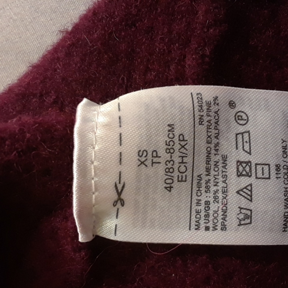 Size XS Banana Republic Maroon Burgundy V Neck Sweater Merino Wool Alpaca - Picture 15 of 16